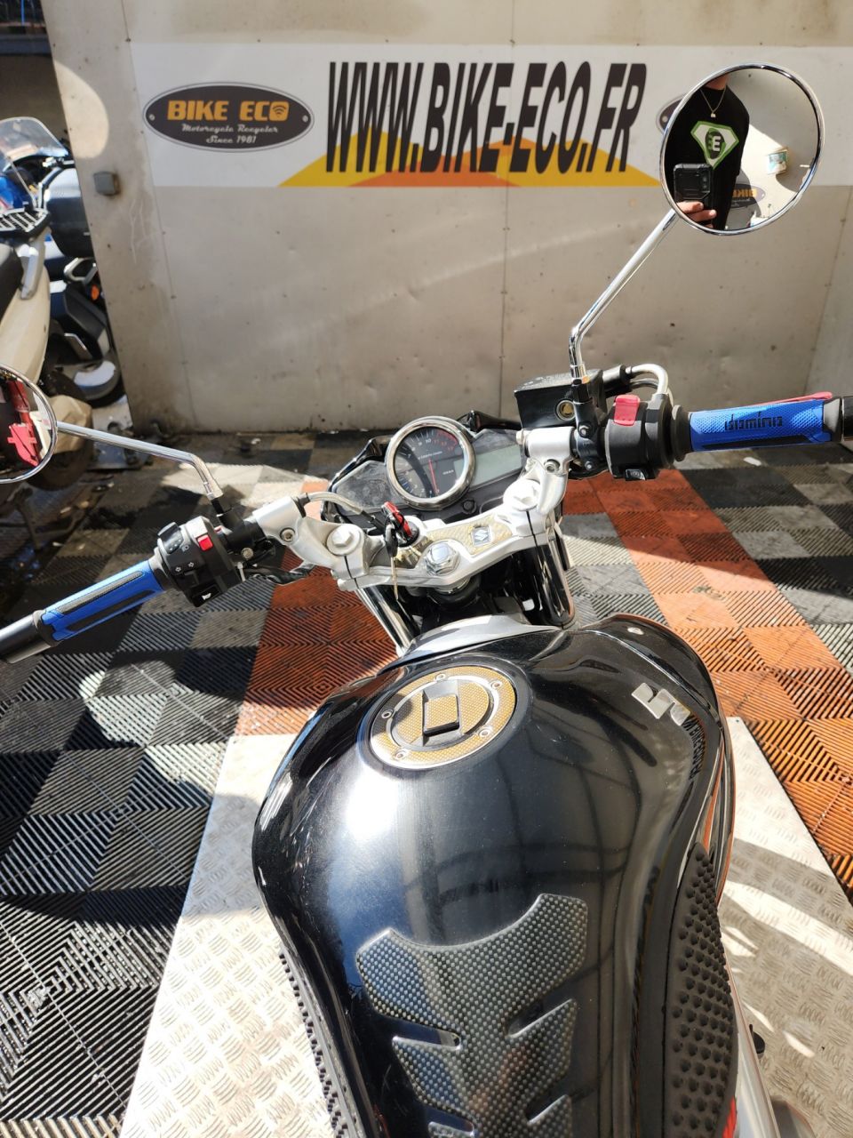 SUZUKI GW 250 INAZUMA 4