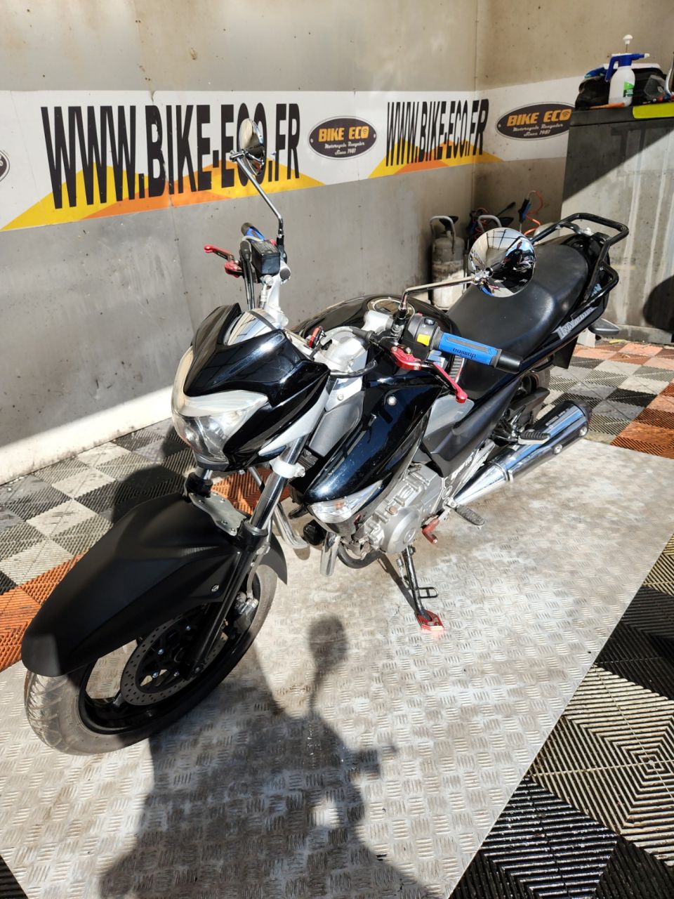 SUZUKI GW 250 INAZUMA 4