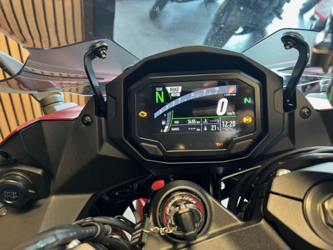 KAWASAKI NINJA 1100 SX SE 4
