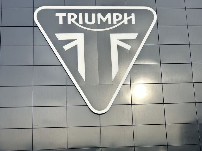 TRIUMPH Bonneville Bobber 1200 4