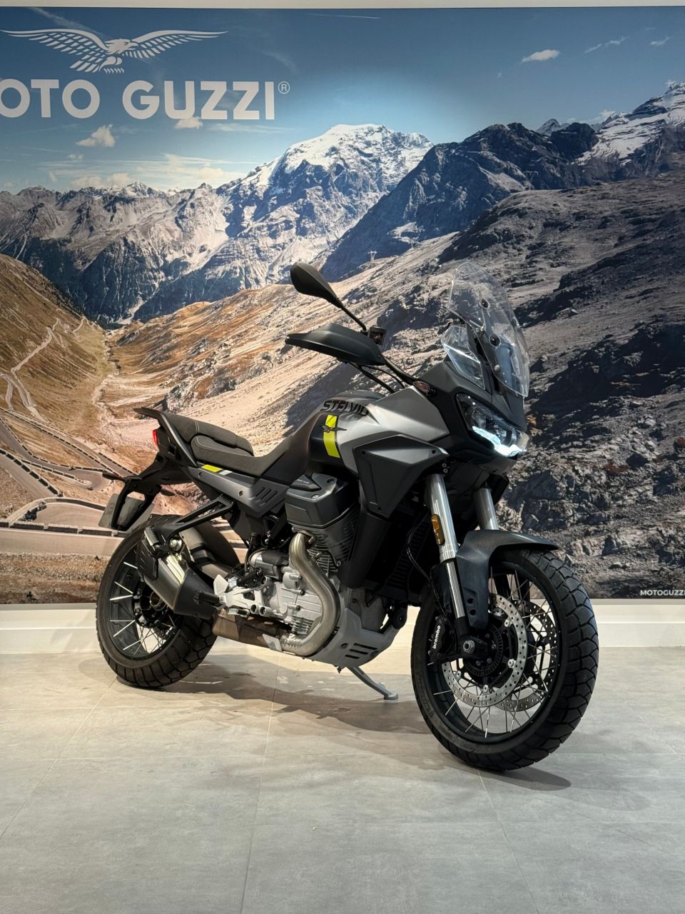 MOTO GUZZI STELVIO 4