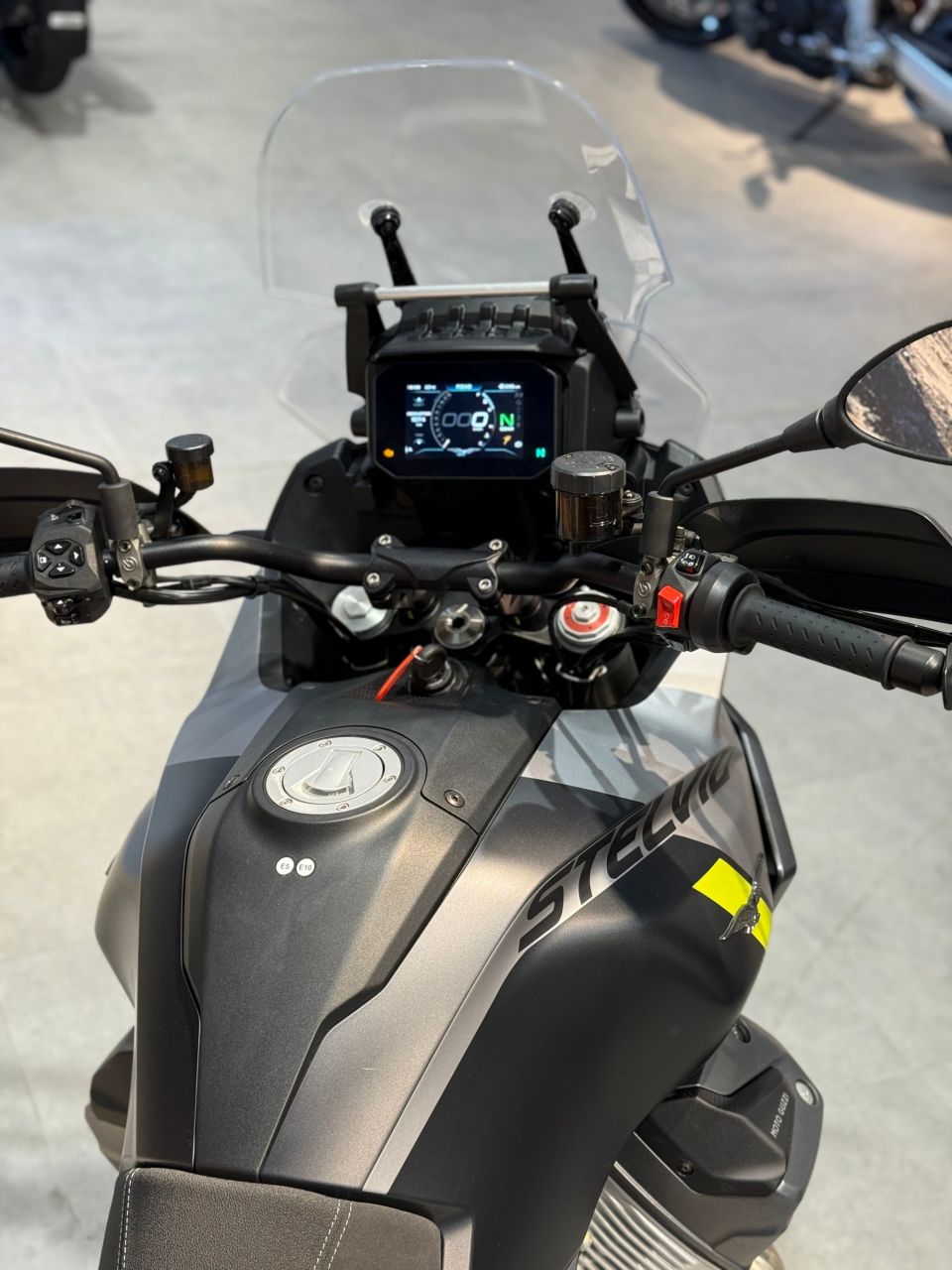 MOTO GUZZI STELVIO 4