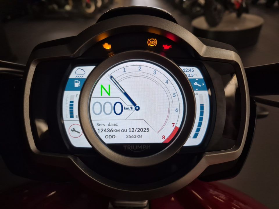 TRIUMPH ROCKET 3 R STORM 4