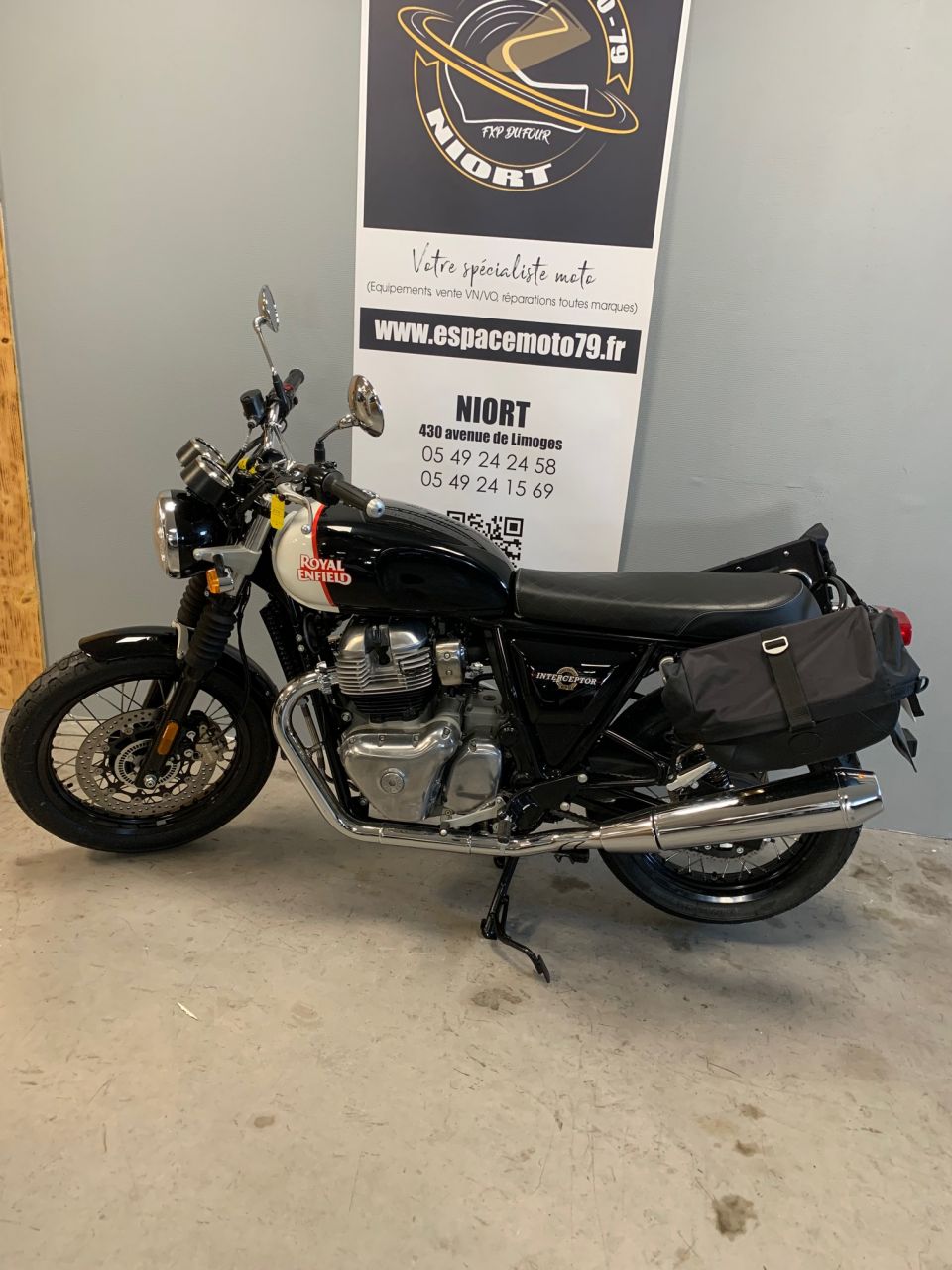 ROYAL ENFIELD INTERCEPTOR 4