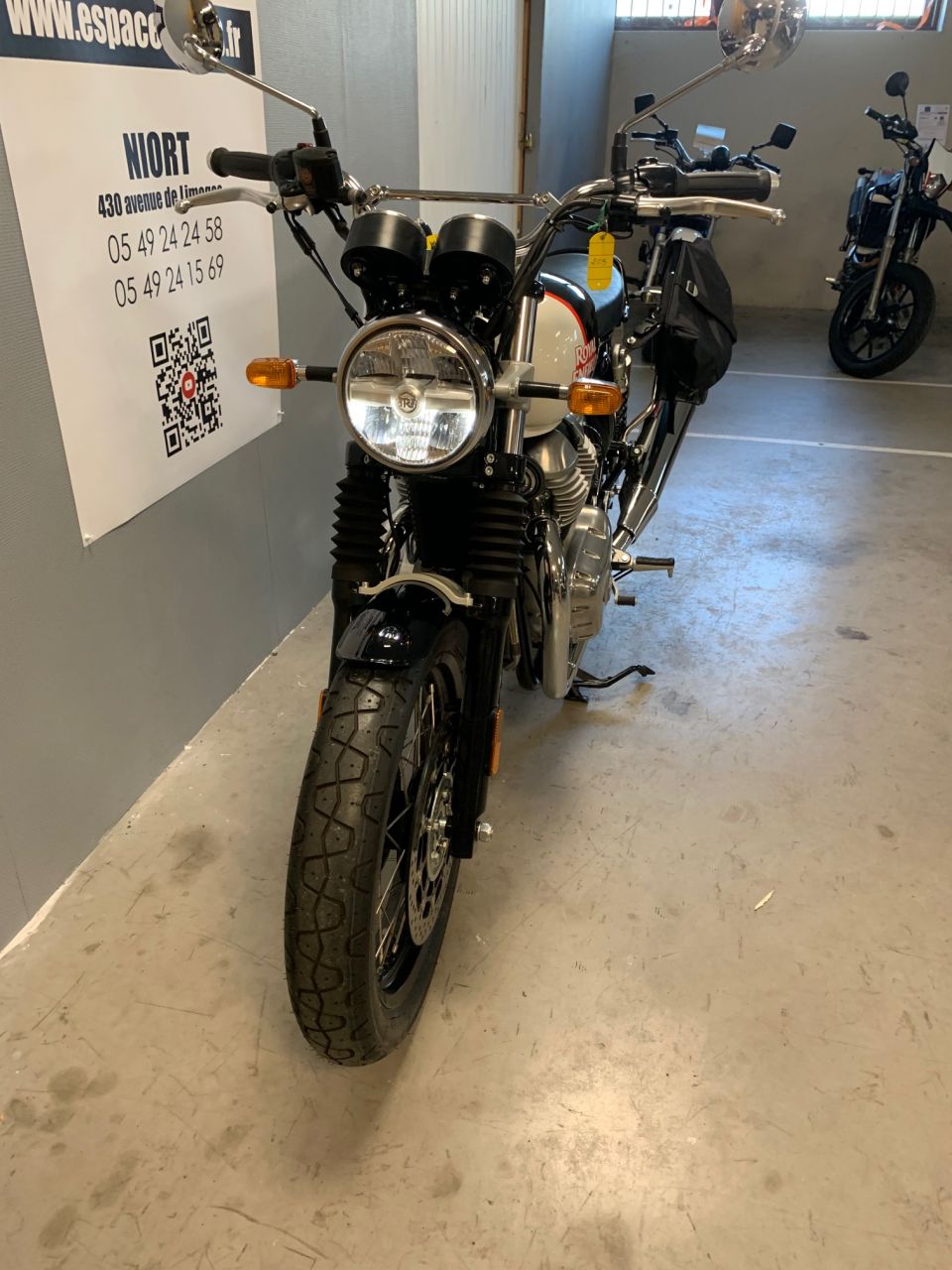 ROYAL ENFIELD INTERCEPTOR 4