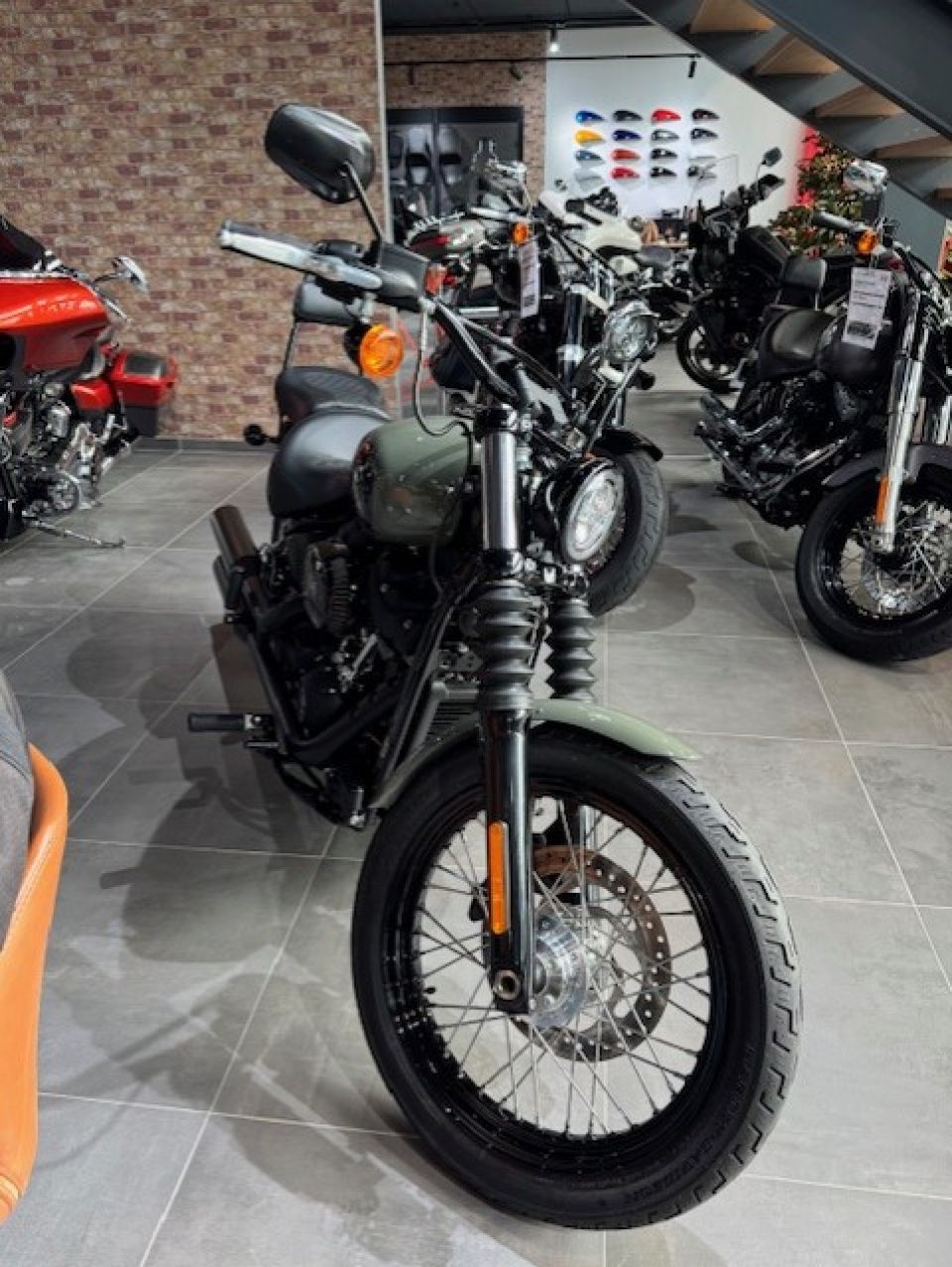 HARLEY-DAVIDSON SOFTAIL STREET BOB 1868 4