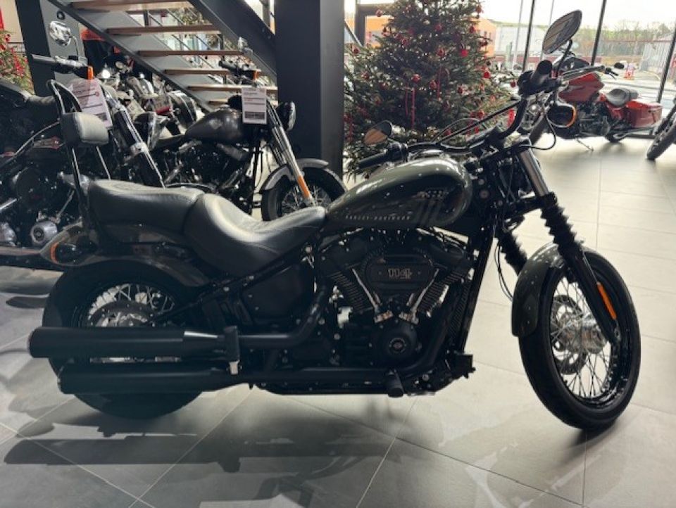 HARLEY-DAVIDSON SOFTAIL STREET BOB 1868 4