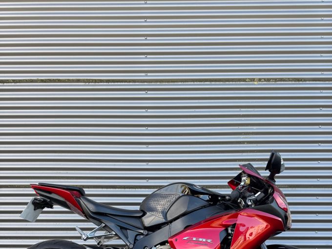 HONDA CBR 1000 RR 4