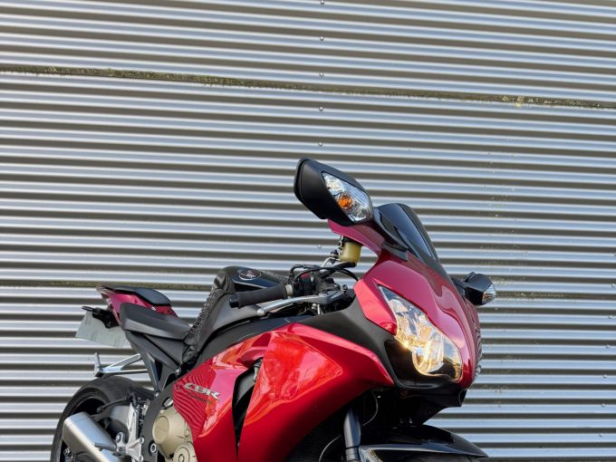 HONDA CBR 1000 RR 4