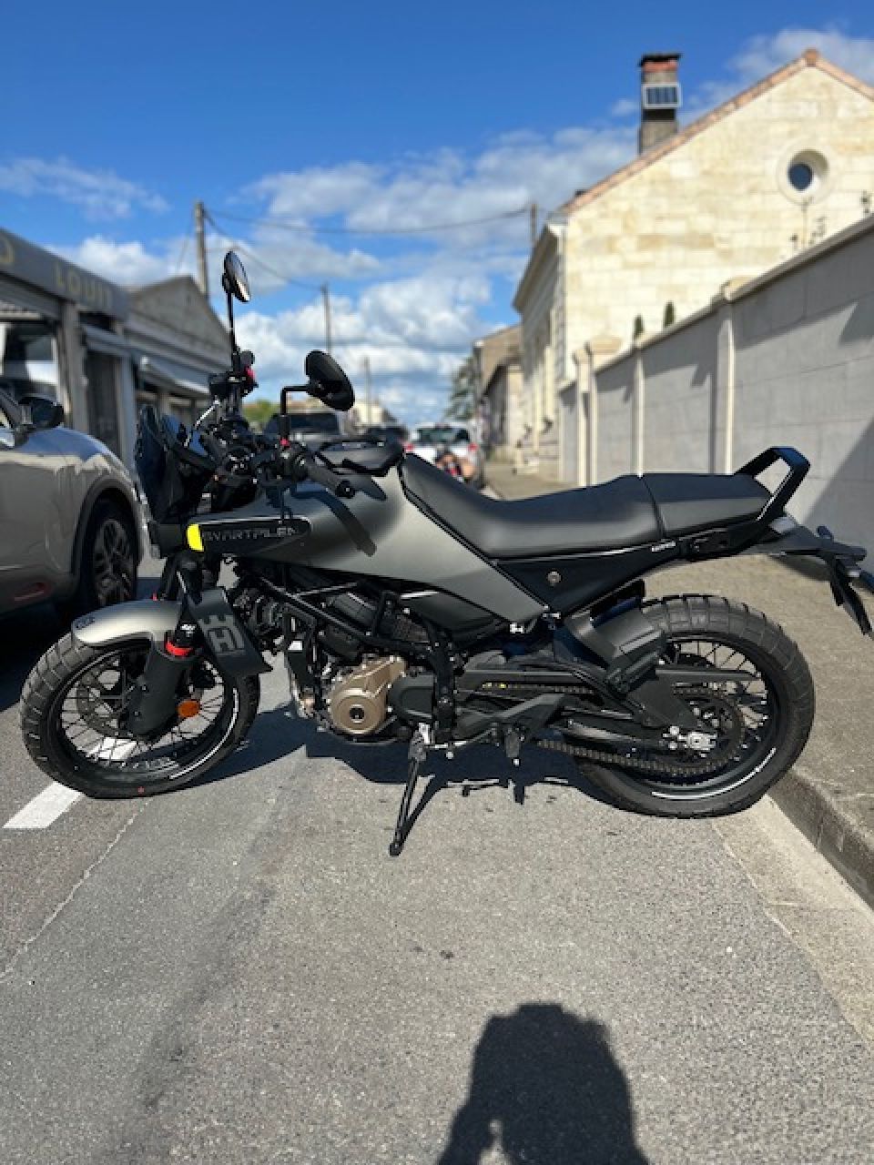 HUSQVARNA SVARTPILEN 125 ABS 4