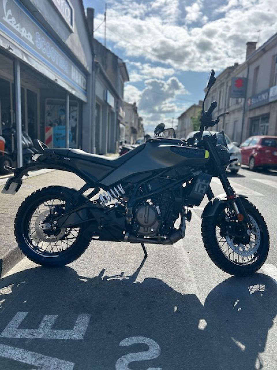 HUSQVARNA SVARTPILEN 125 ABS 4