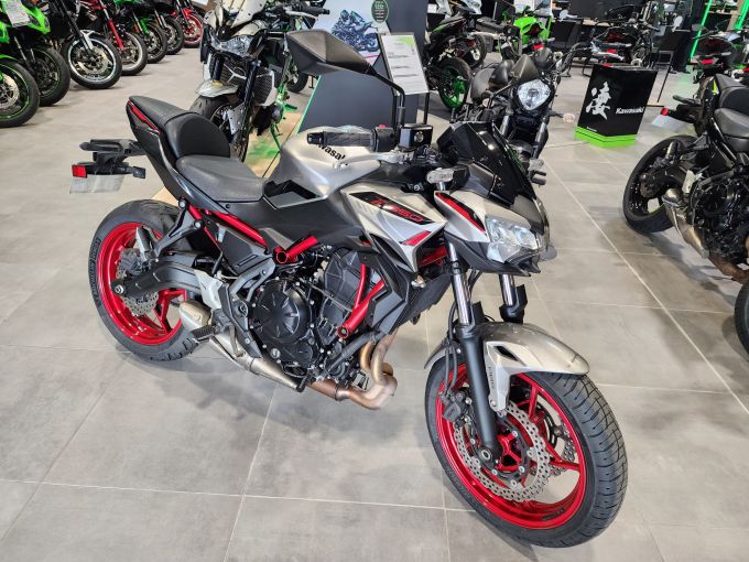 KAWASAKI Z 650 (47.5CV) 4