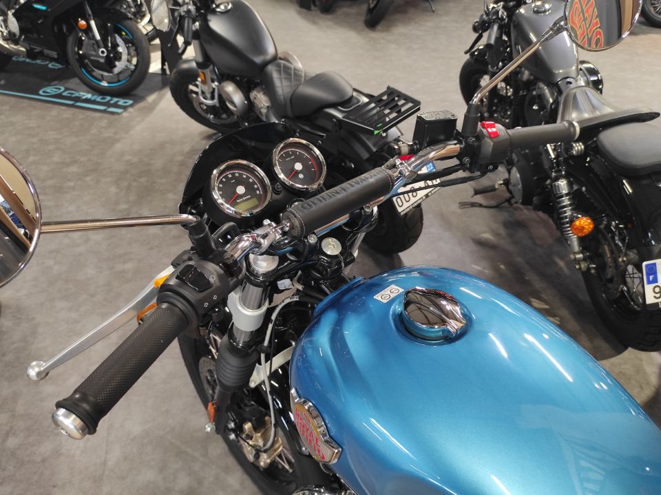 ROYAL ENFIELD INTERCEPTOR 4