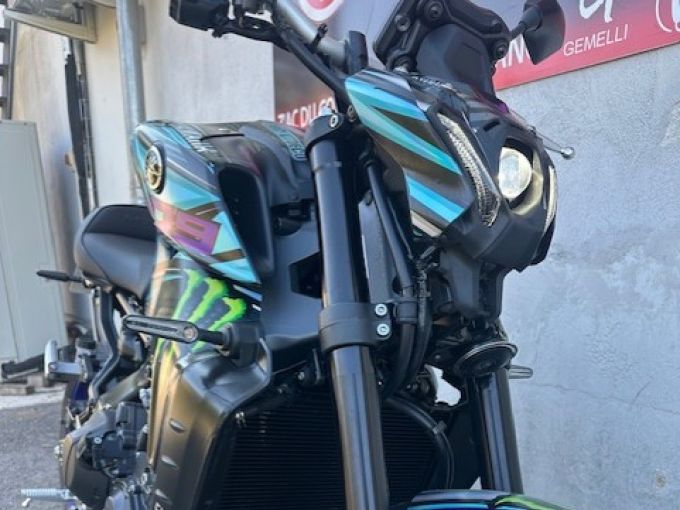 YAMAHA MT-09 4