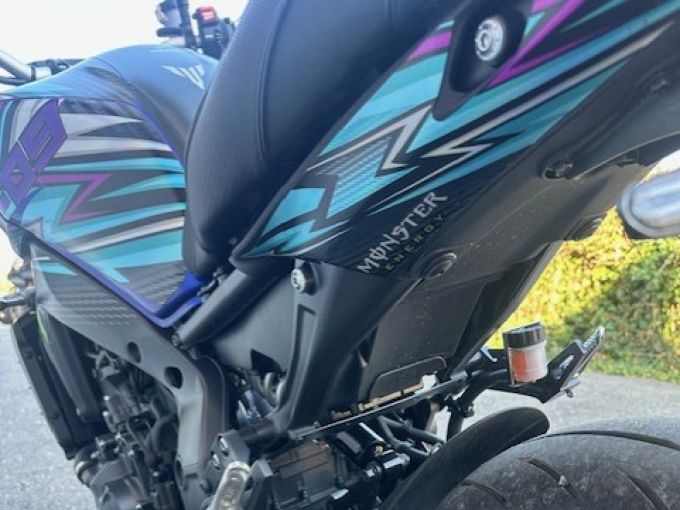 YAMAHA MT-09 4