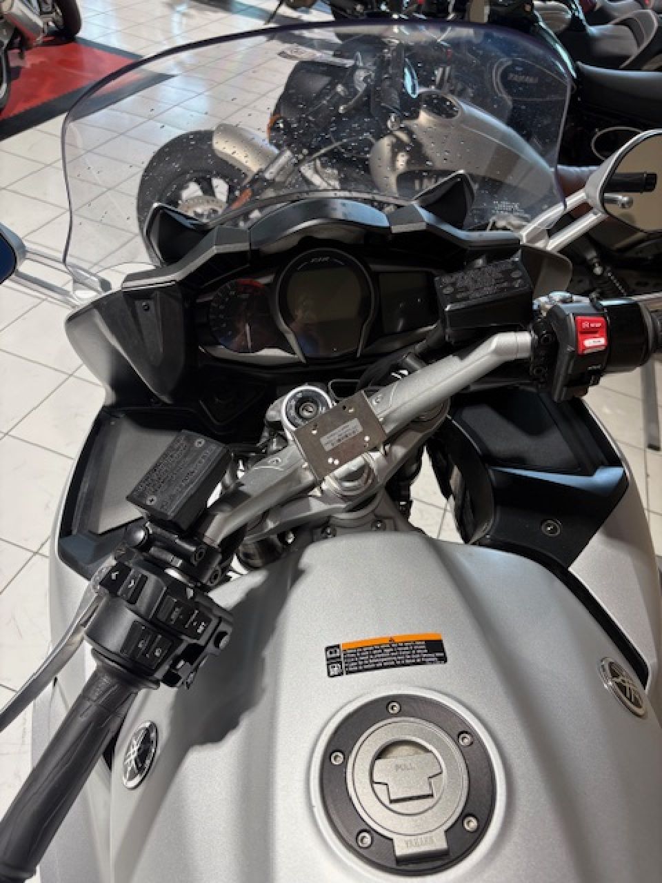 YAMAHA FJR 1300 ABS 4