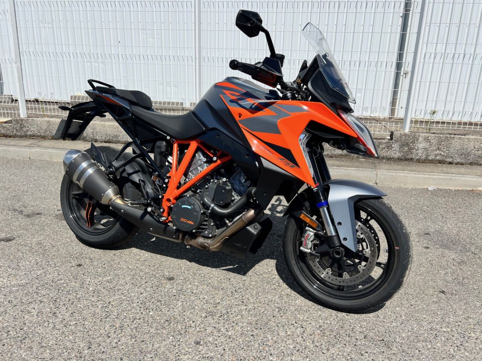 KTM 1290 SUPER DUKE GT 4