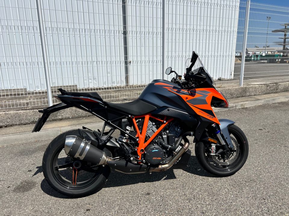 KTM 1290 SUPER DUKE GT 4