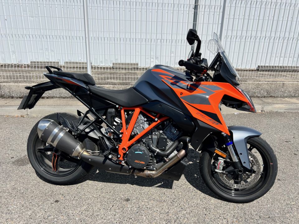 KTM 1290 SUPER DUKE GT 4