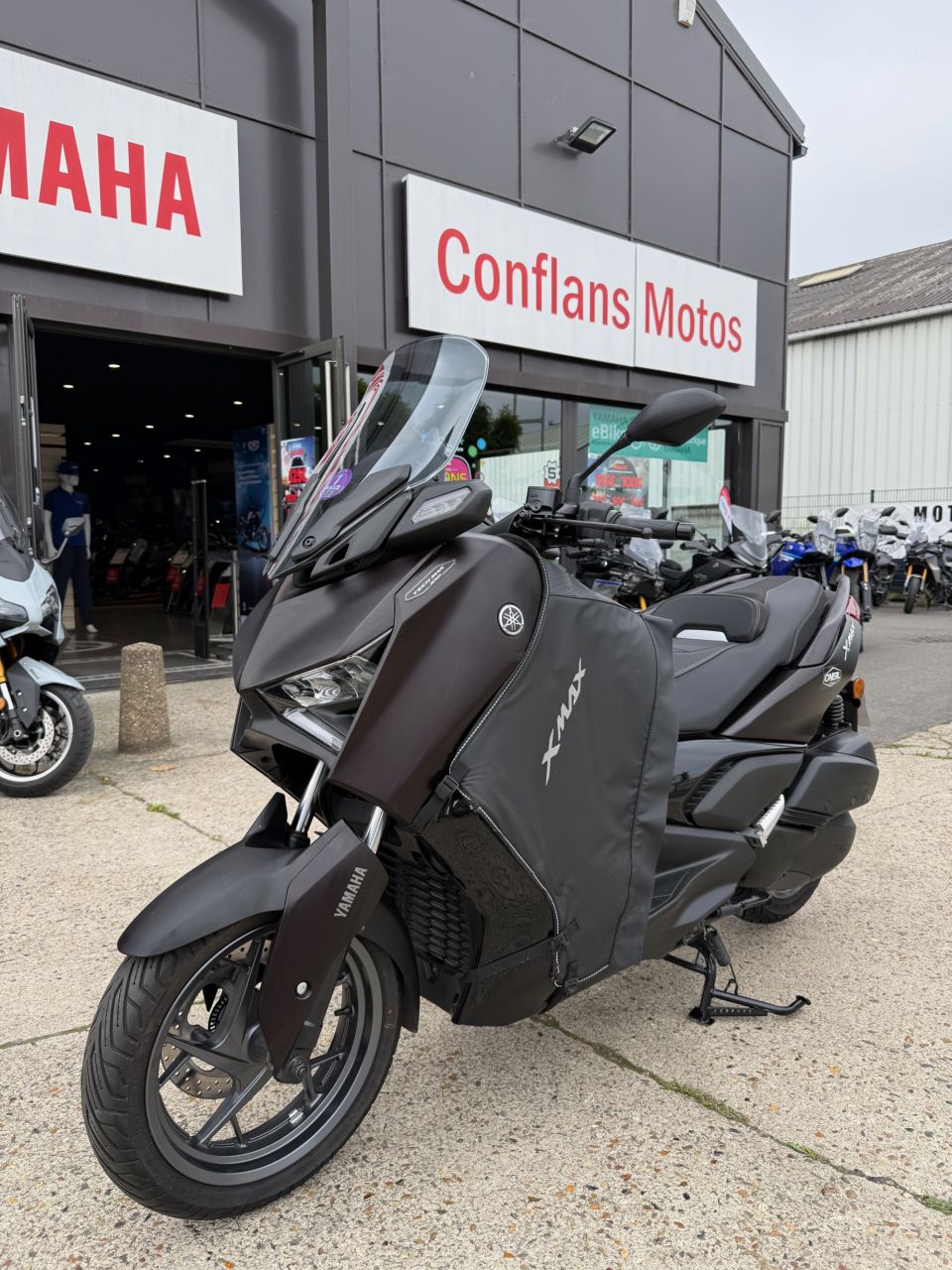 YAMAHA XMAX 300 Tech Max 4