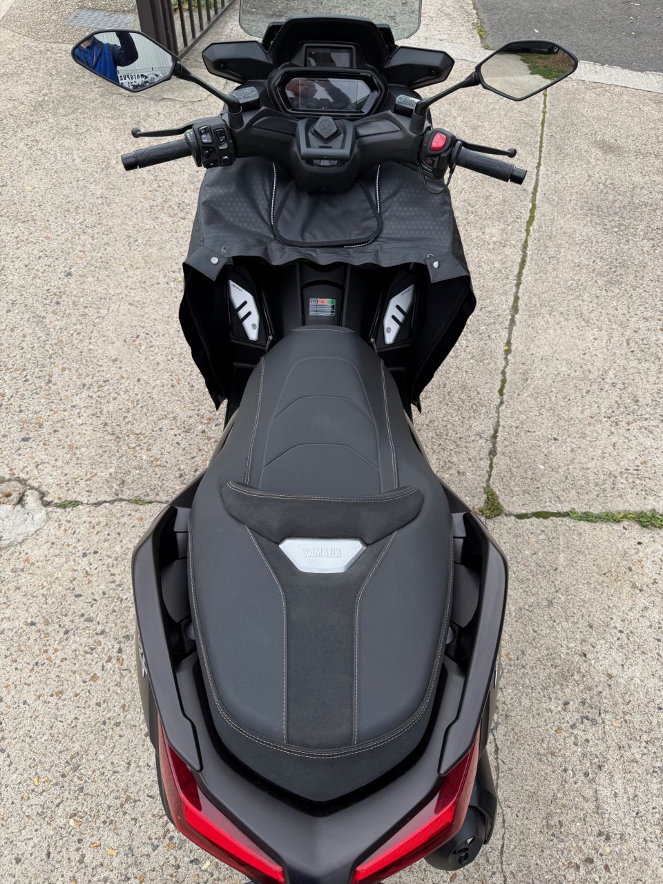 YAMAHA XMAX 300 Tech Max 4