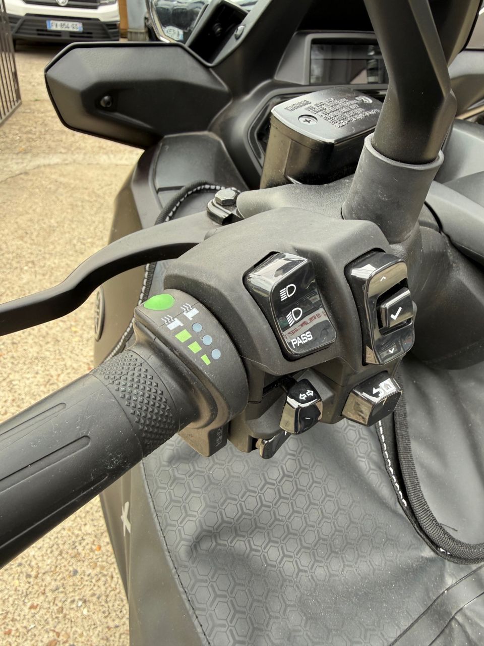 YAMAHA XMAX 300 Tech Max 4