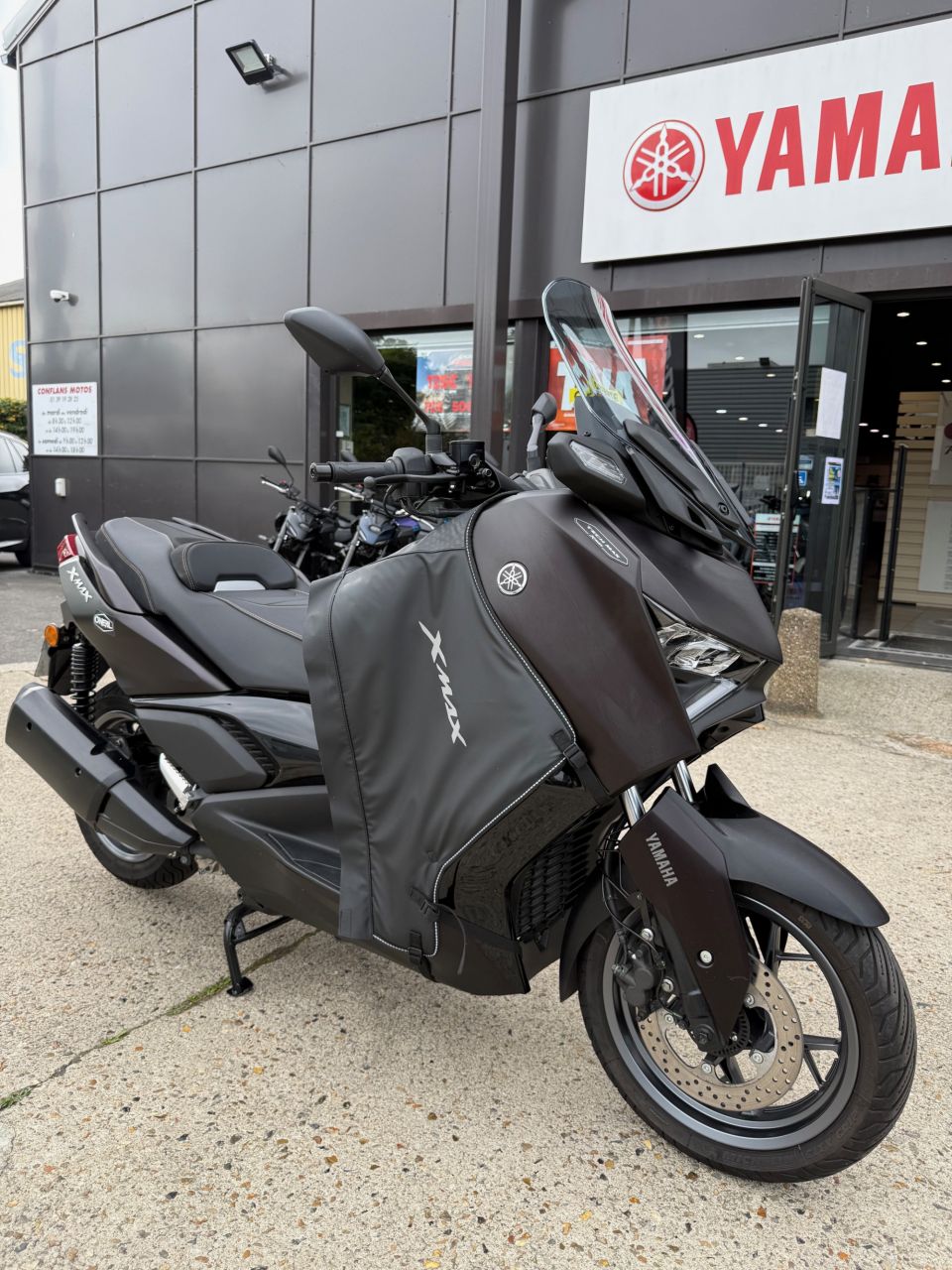 YAMAHA XMAX 300 Tech Max 4