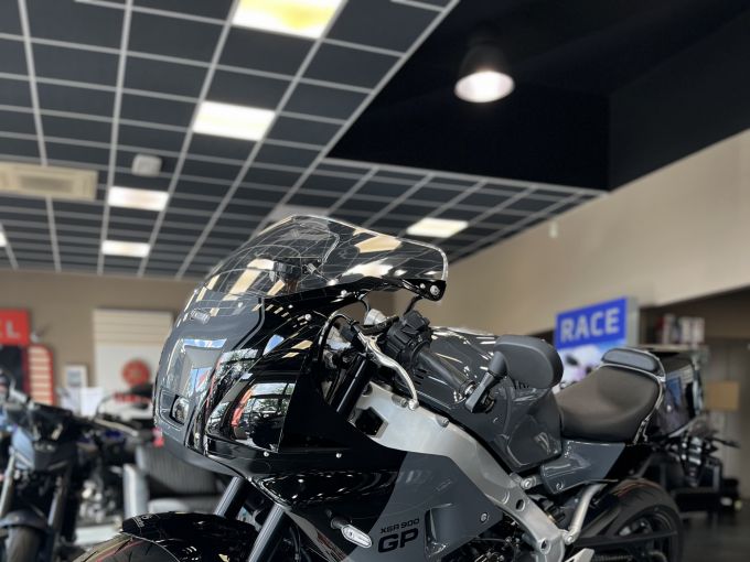 YAMAHA XSR 900 GP 4