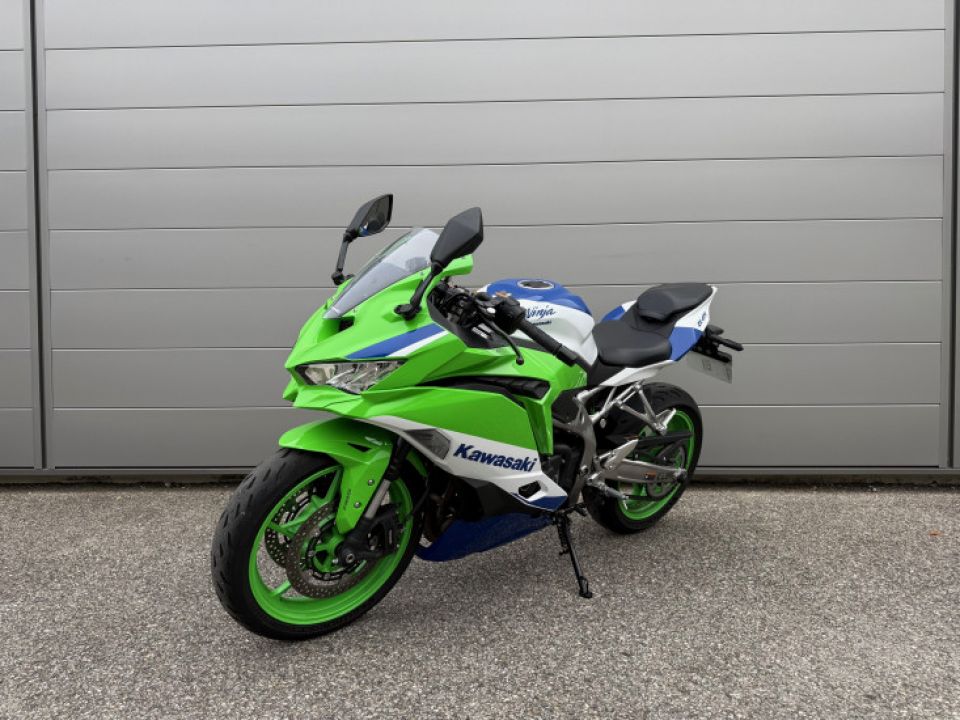 KAWASAKI Ninja ZX-4RR 4