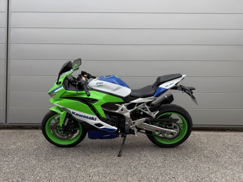 KAWASAKI Ninja ZX-4RR 4