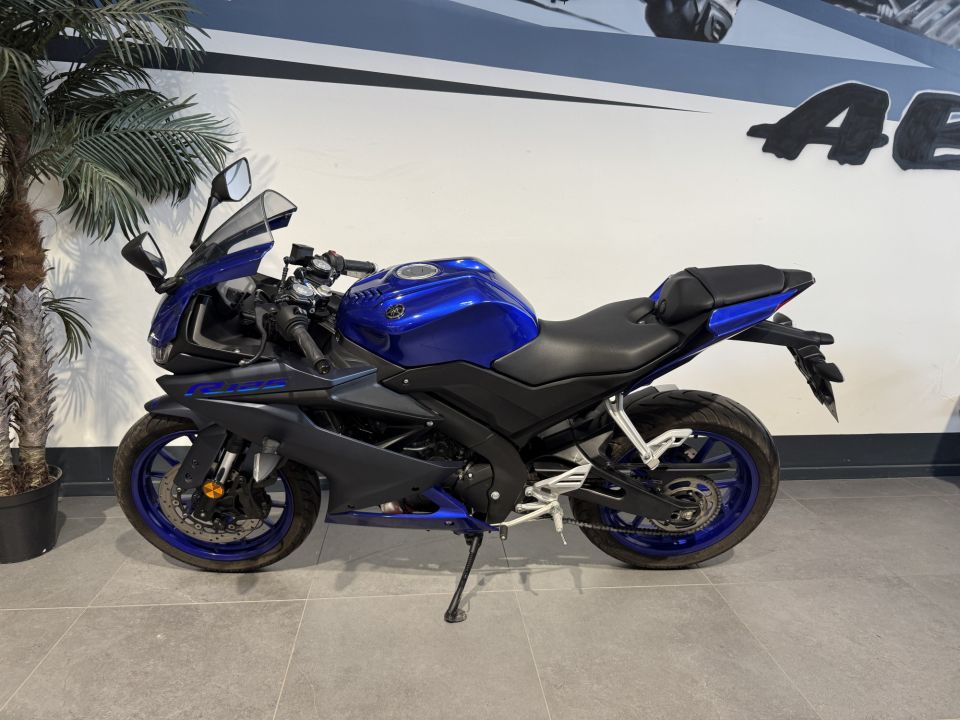 YAMAHA YZF 125 R ABS 4