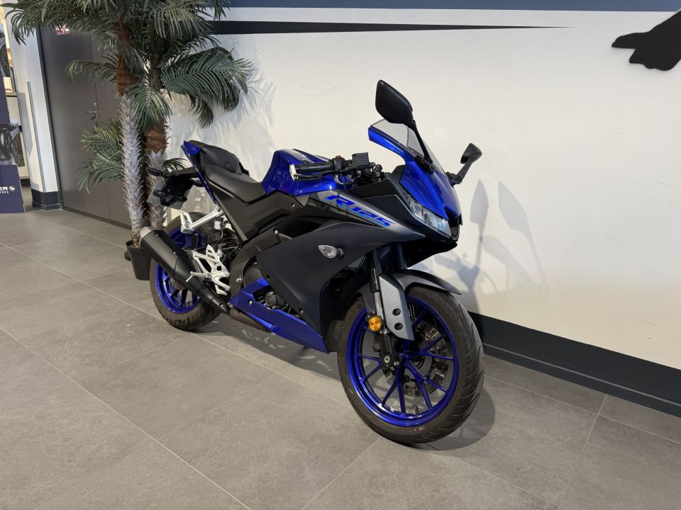 YAMAHA YZF 125 R ABS 4