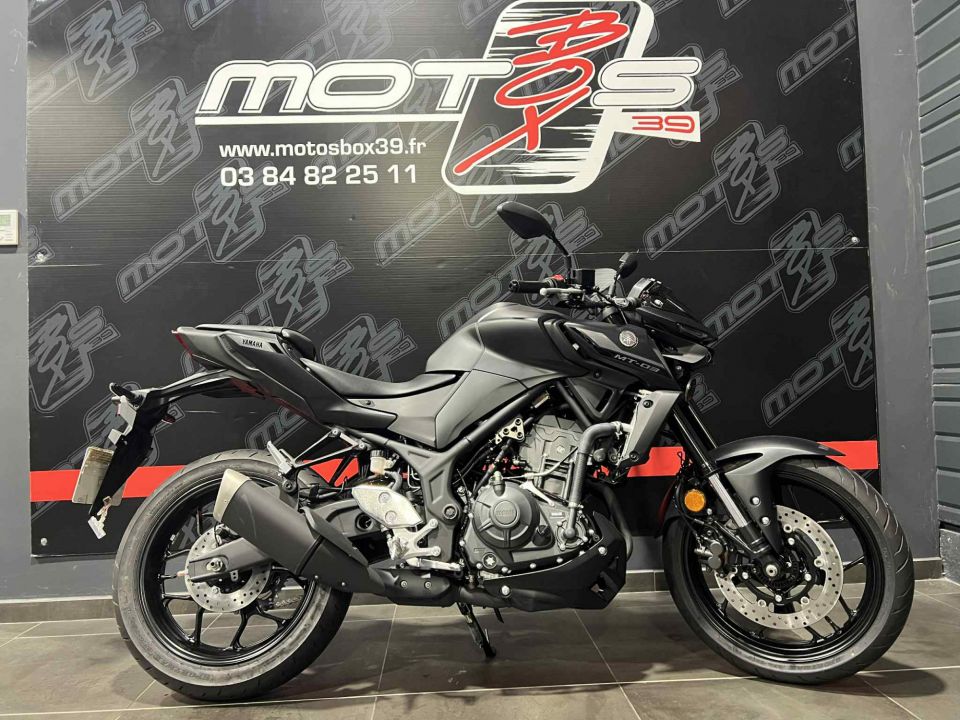 YAMAHA MT-03 4