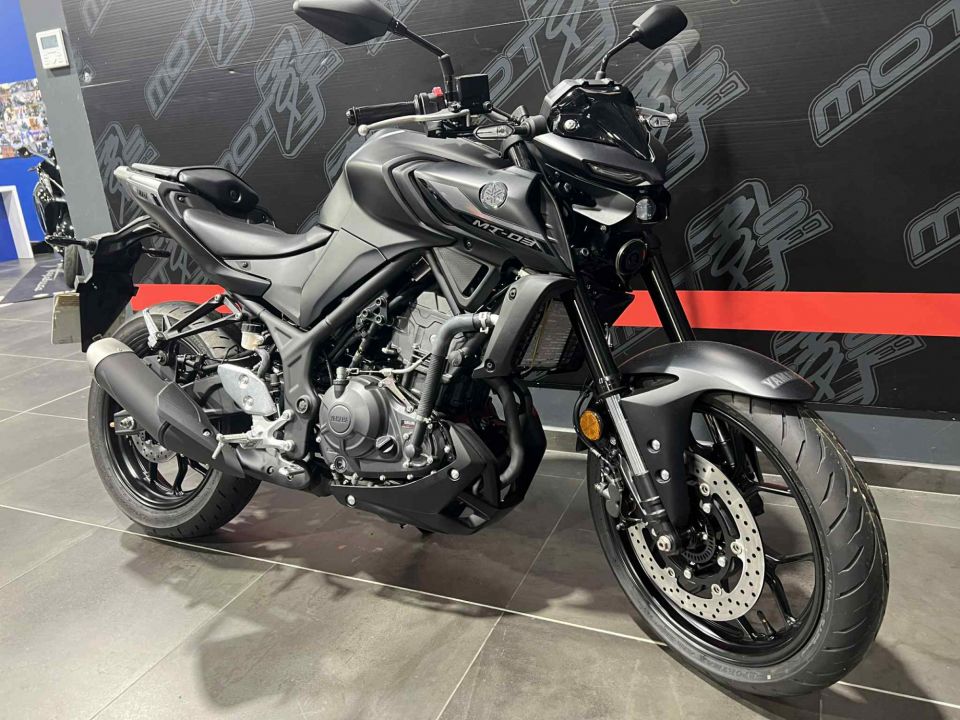 YAMAHA MT-03 4