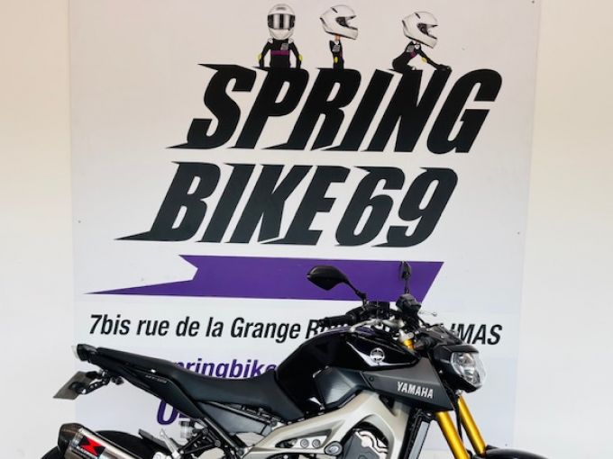 YAMAHA MT-09 4