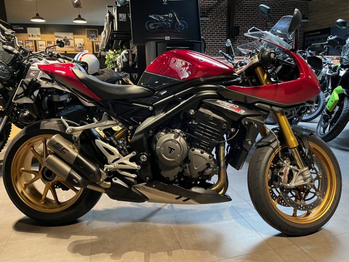 TRIUMPH SPEED TRIPLE 1200 RR 4