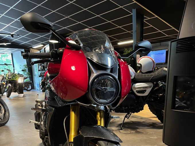 TRIUMPH SPEED TRIPLE 1200 RR 4