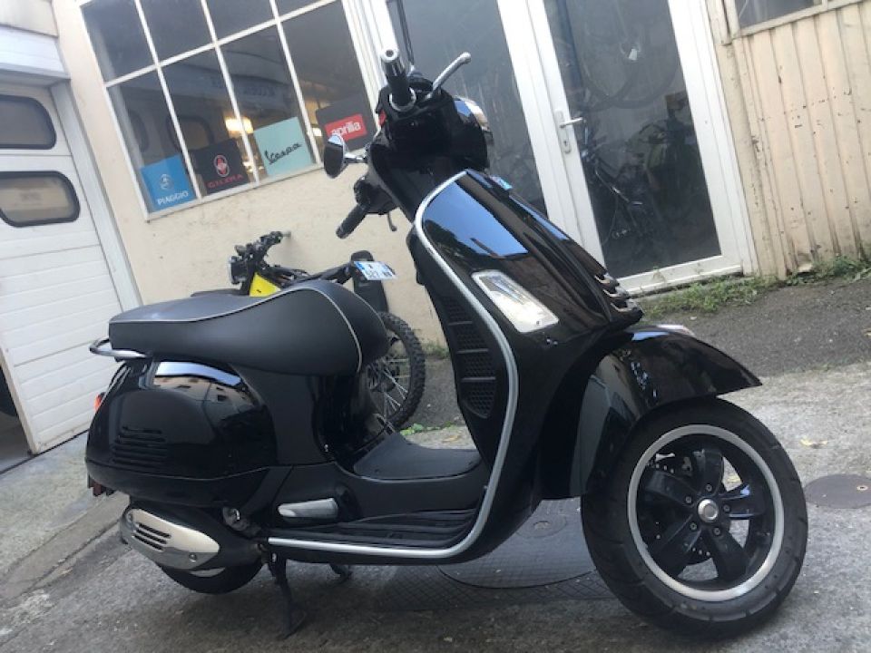 VESPA GTS 300 SUPER 4