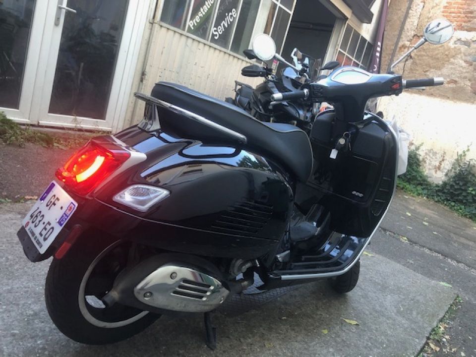 VESPA GTS 300 SUPER 4