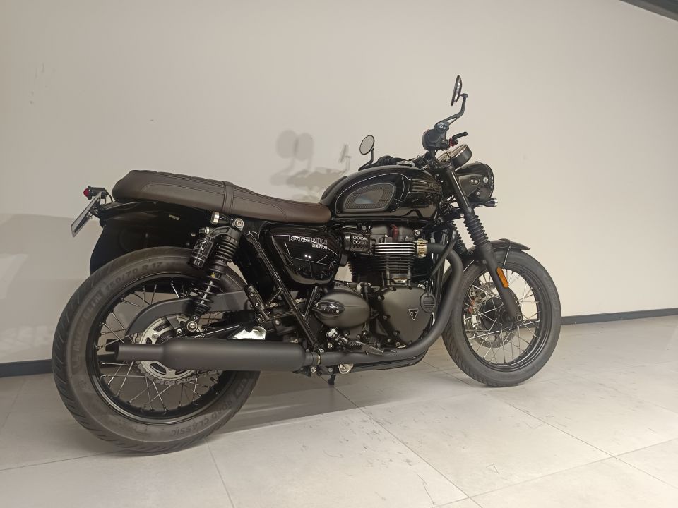TRIUMPH BONNEVILLE T100 BLACK A2 4