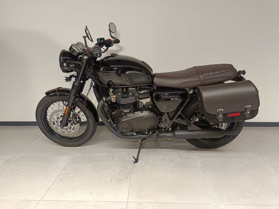 TRIUMPH BONNEVILLE T100 BLACK A2 4