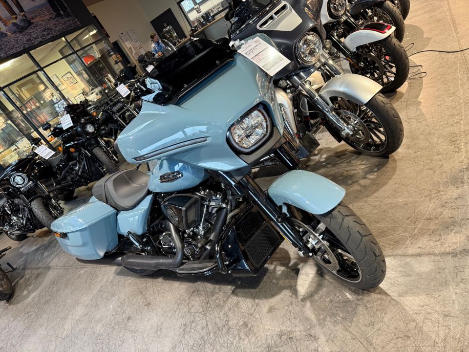 HARLEY-DAVIDSON TOURING STREET GLIDE 1923 4