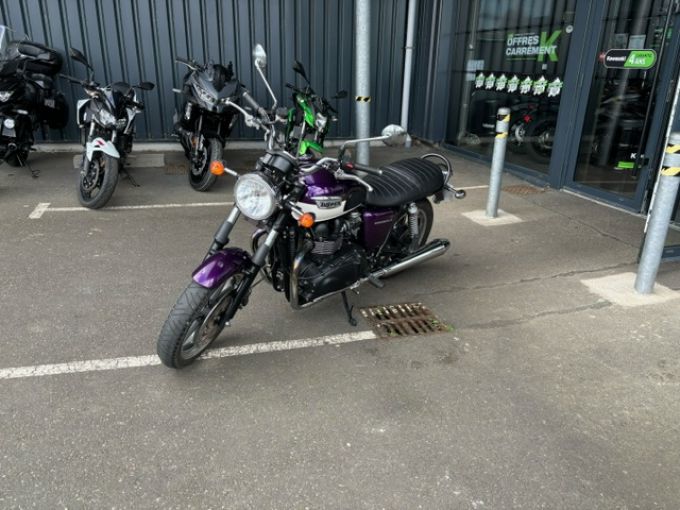 TRIUMPH Bonneville SE 4