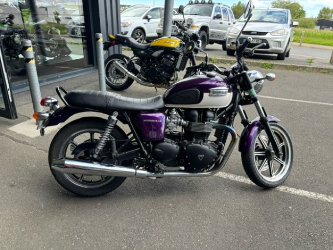 TRIUMPH Bonneville SE 4