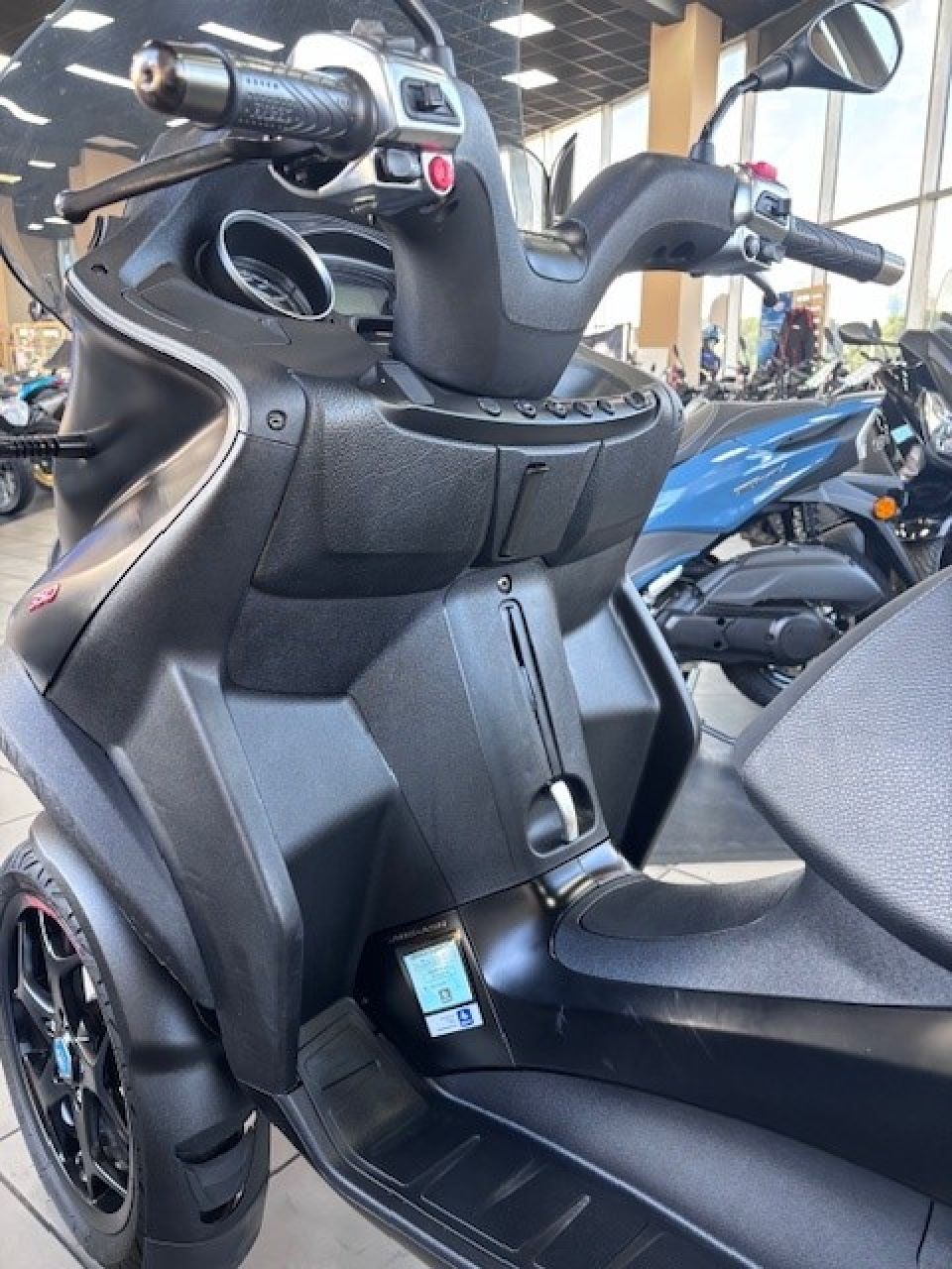 PIAGGIO MP3 300 HPE SPORT ABS ASR 4