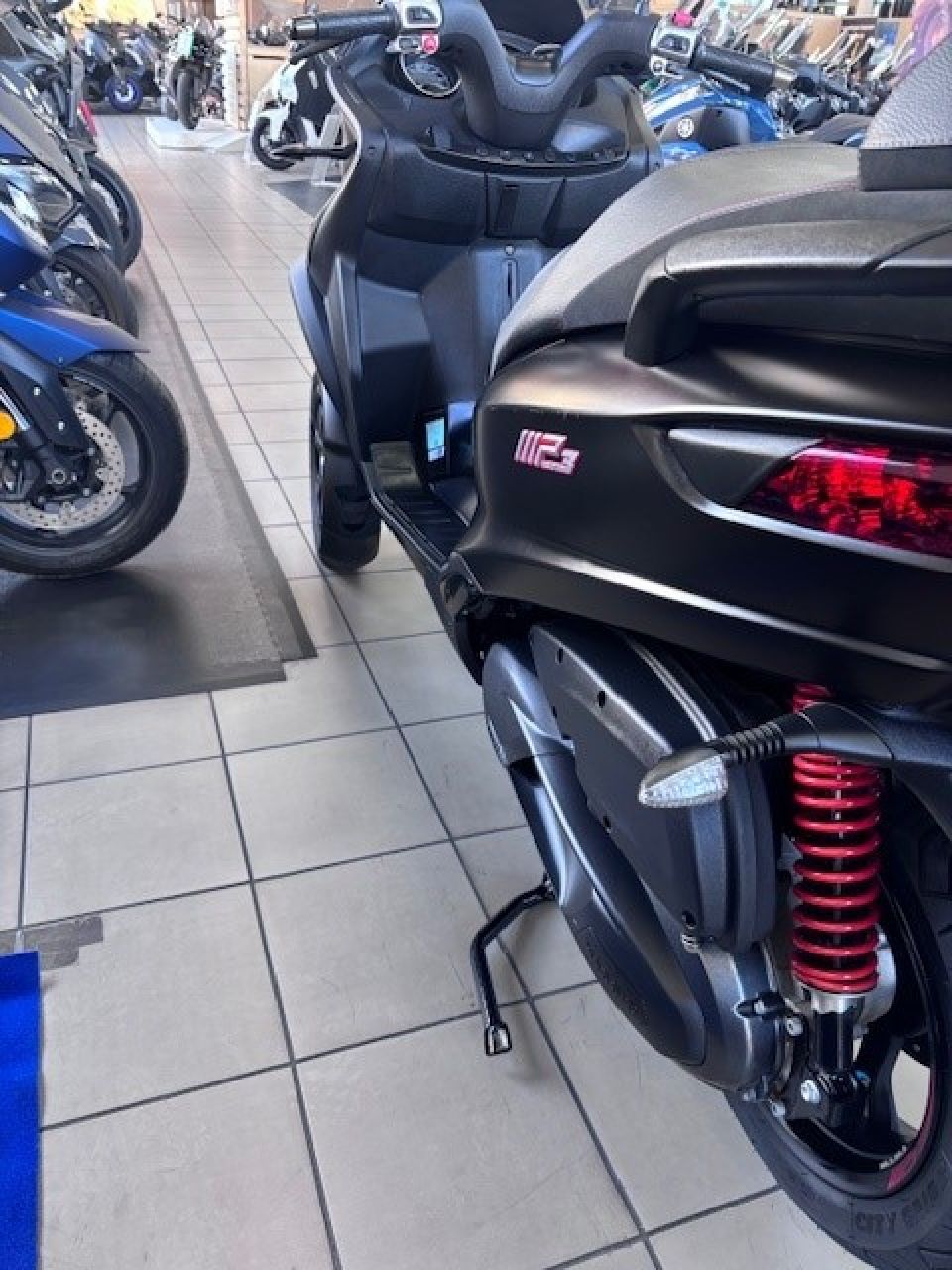 PIAGGIO MP3 300 HPE SPORT ABS ASR 4