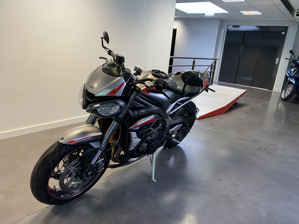 TRIUMPH STREET TRIPLE 765 RS 4