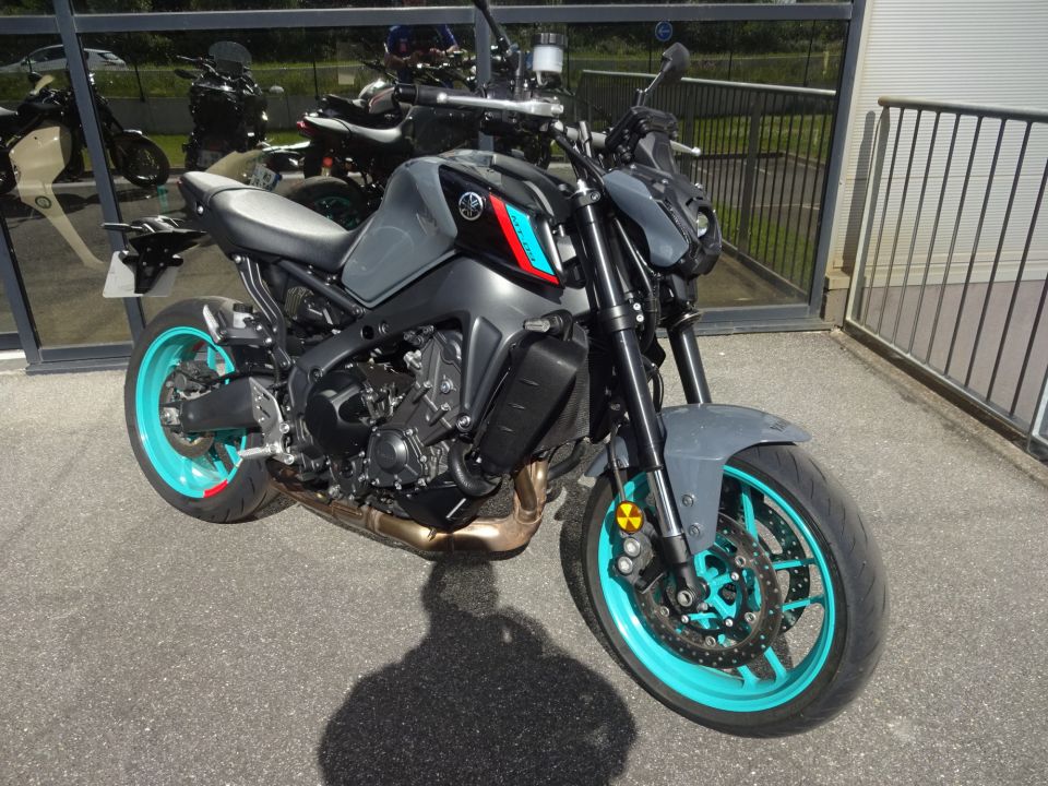 YAMAHA MT-09 4