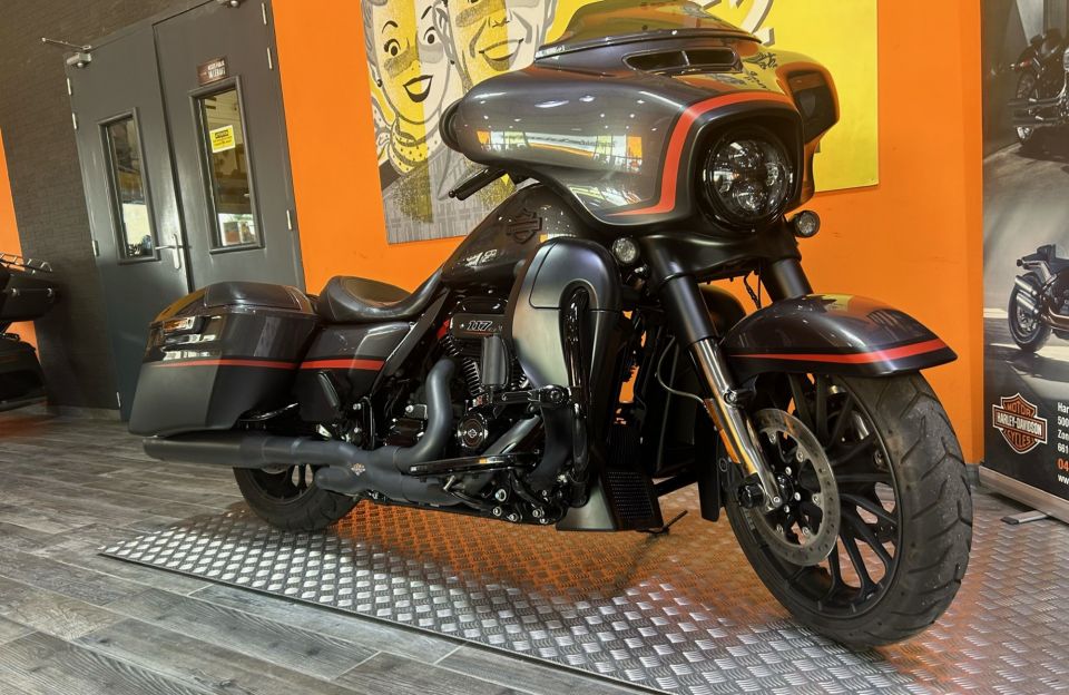 HARLEY-DAVIDSON TOURING STREET GLIDE 1923 CVO  4