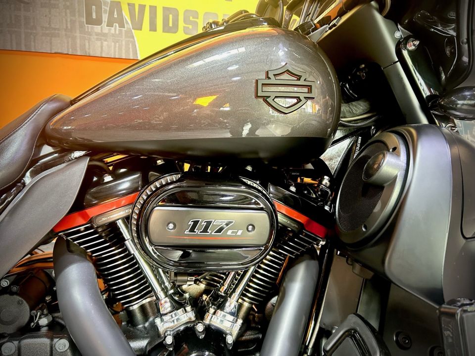 HARLEY-DAVIDSON TOURING STREET GLIDE 1923 CVO  4